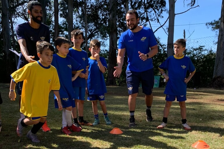 Importância da estratégia durante treinamento de futebol para crianças 